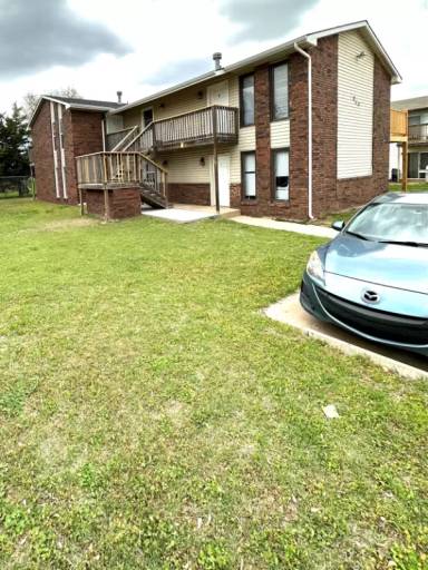 Main picture of 215 N Brunswick St