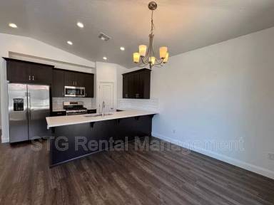 Main picture of 1092 N Alegre Aly