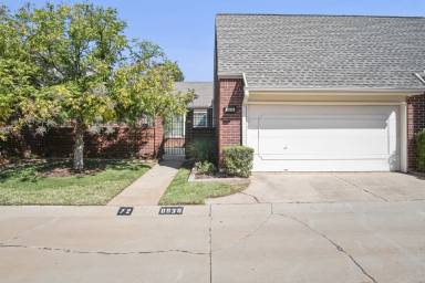 Main picture of 8838 N May Ave