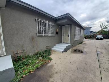 Main picture of 1060 W 60th Pl
