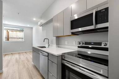 Main picture of 7150 N Greenwich Ave