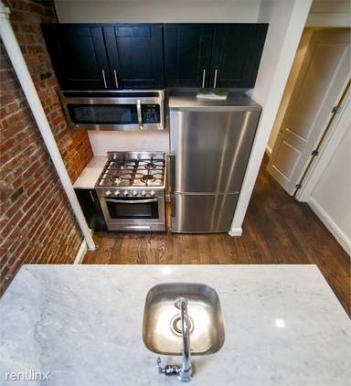 Main picture of 400 E 74th St