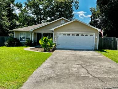 Main picture of 102 Royal Acres Ct