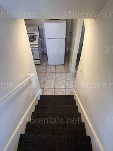 Main picture of 1118 1/2 W Dayton Ave