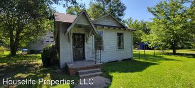 Main picture of 4125 Lamar Ave