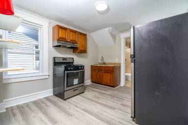 Main picture of 322 S Clinton St