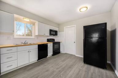 Main picture of 804 NE 68th St