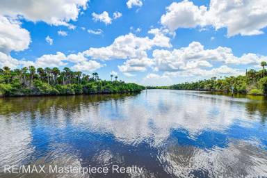 Main picture of 1267 SE Coral Reef St