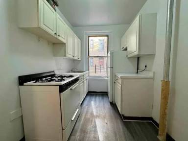 Main picture of 515 W 111th St