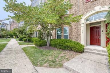 Main picture of 365 Chessington Dr