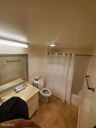 Main picture of 940 Westmount Dr