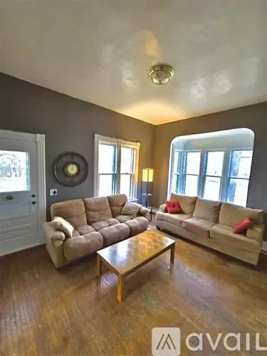 Main picture of 123 W Brown St