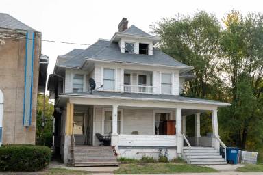 Main picture of 437 E Broadway St