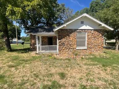 Main picture of 2202 N Saint Louis Ave