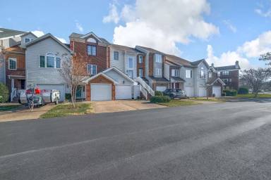Main picture of 7 Mainsail Dr