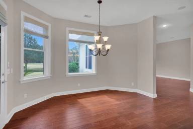Main picture of 295 Farnsleigh Ave