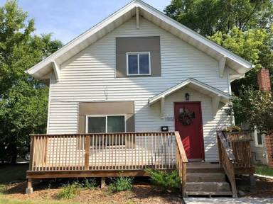 Main picture of 1002 4th Ave S