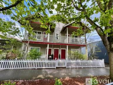 Main picture of 2315 N Lombard St
