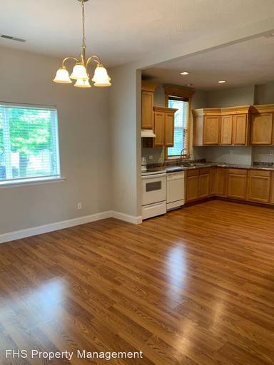 Main picture of 2226 N Jefferson Ave