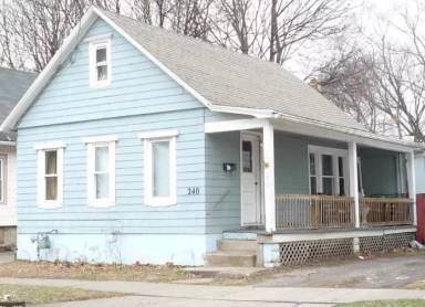 Main picture of 240 Fernwood Ave