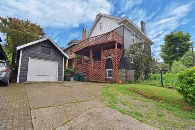 Main picture of 3280 Jefferson Ave