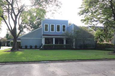 Main picture of 2045 Fang Cir