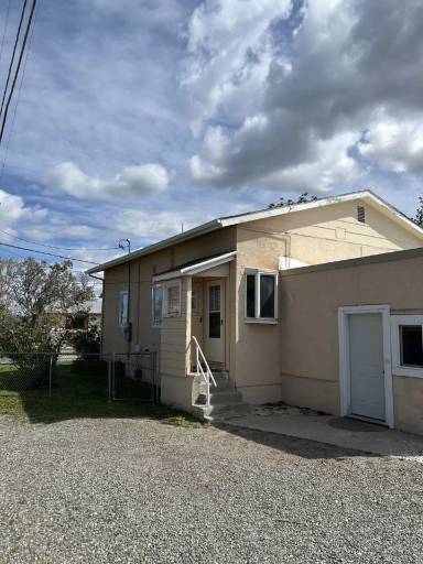 Main picture of 713 Poplar St