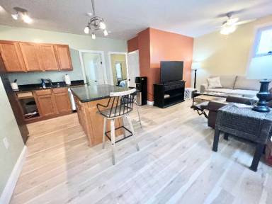 Main picture of 81 America St