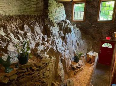 Main picture of 1915 East Market St