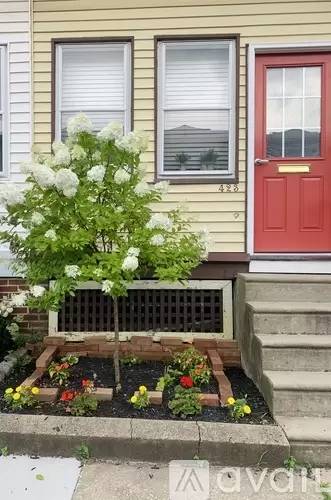 Main picture of 423 Naomi St