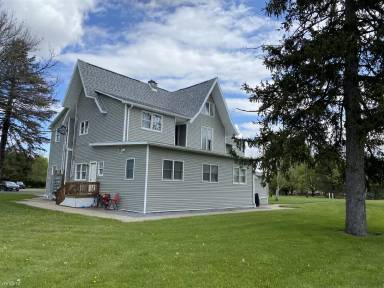 Main picture of 740 Chemung St