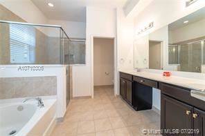 Main picture of 4152 NE 20th St