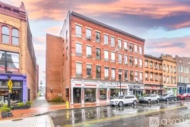Main picture of 94 Washington St