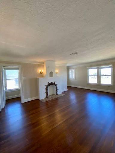Main picture of 2424 W Jefferson Blvd