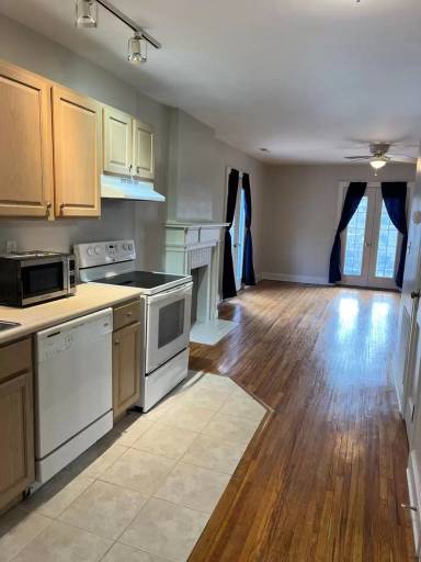 Main picture of 2352 1/2 E Main St