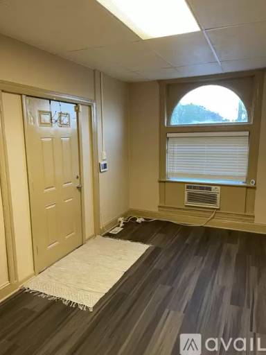 Main picture of 2611 E Fayette St