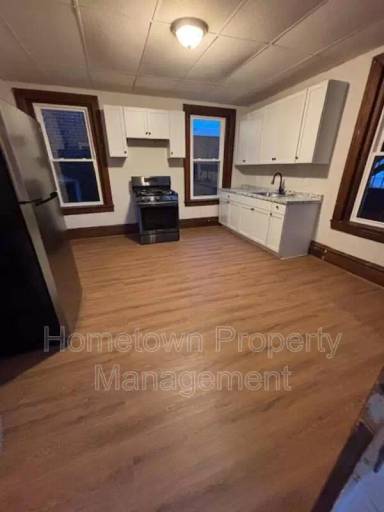 Main picture of 71 Main St