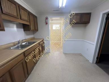 Main picture of 1404 E Maple St