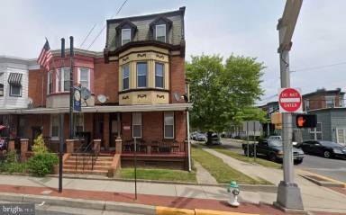 Main picture of 100 N Broadway