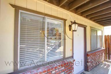 Main picture of 33078 Adelfa St