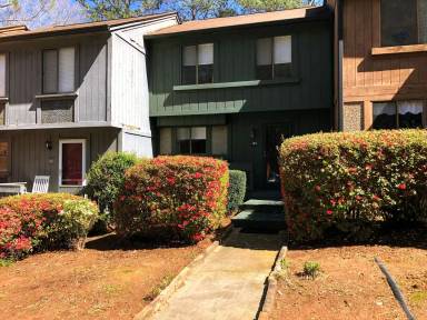 Main picture of 164 Fernbanks Ct