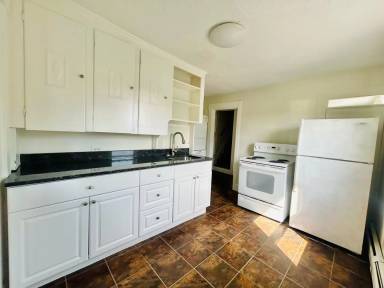 Main picture of 81 Maple St
