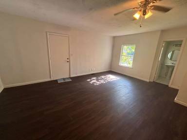 Main picture of 245 E Young Pl