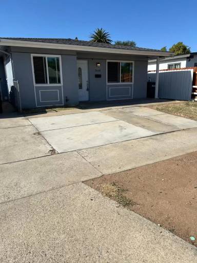 Main picture of 1616 E Grand Ave