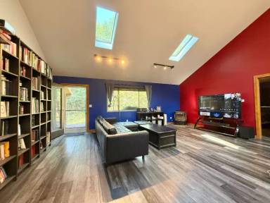 Main picture of 204 4th St W