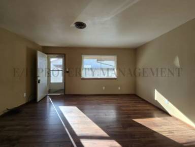 Main picture of 2037 S Waco Ave