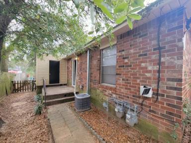 Main picture of 1530 Whitney St
