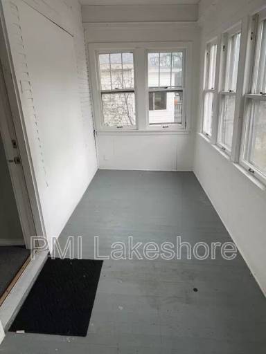 Main picture of 223 Robie St E