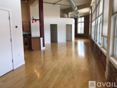Main picture of 2441 N Broadway