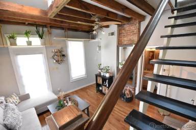 Main picture of 362 1/2 Jackson St
